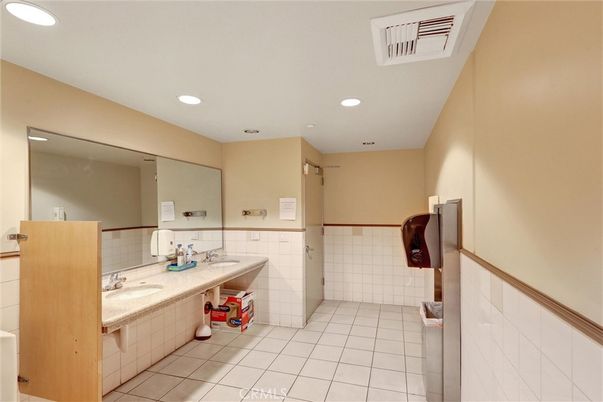 Bathroom, Interior, Recessed Lighting