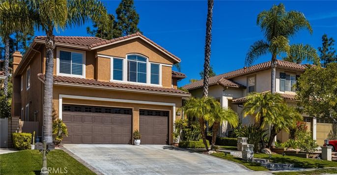 Attached, Exterior, Facade, Mediterranean