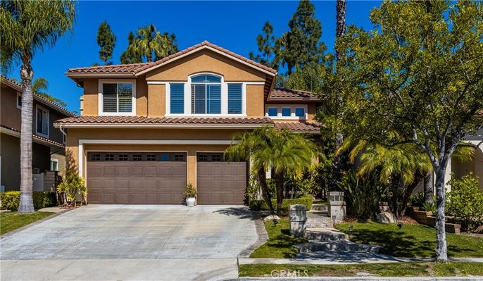 Attached, Exterior, Facade, Mediterranean