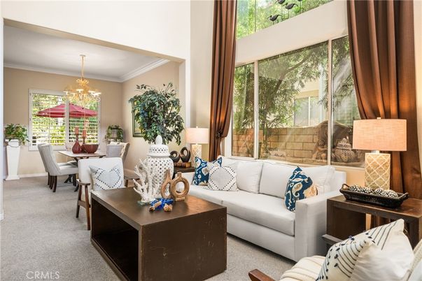 Chandelier, Dining room, Interior, Living room