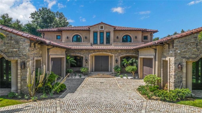 Exterior, Facade, Mediterranean
