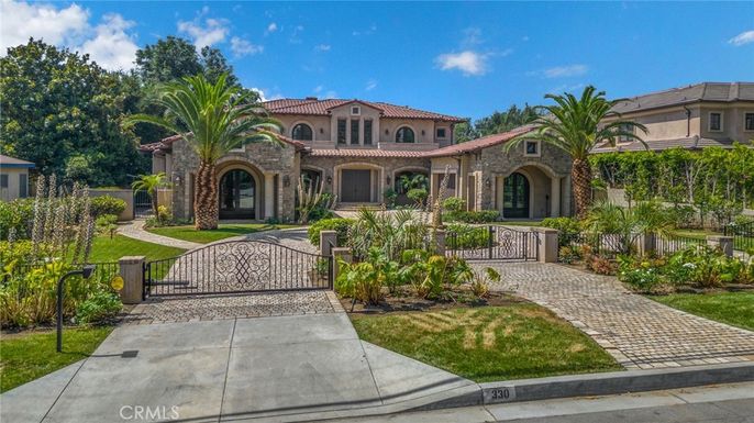 Backyard, Exterior, Facade, Mediterranean
