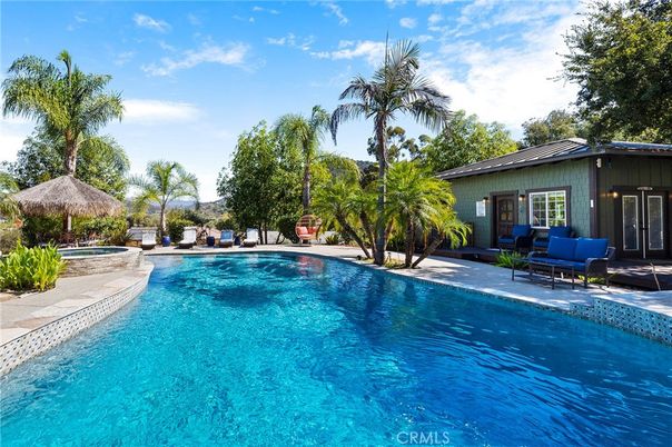 Exterior, Pool