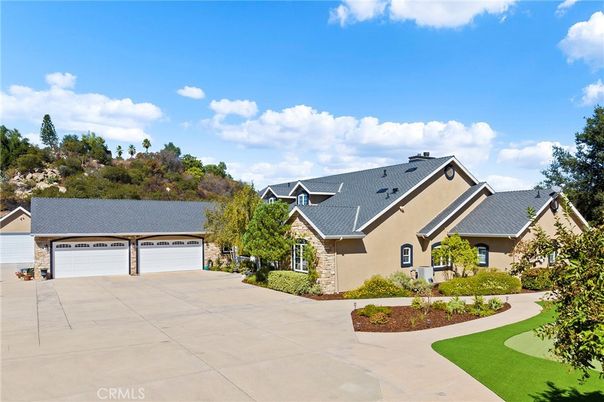 Attached, Exterior, Facade, Ranch