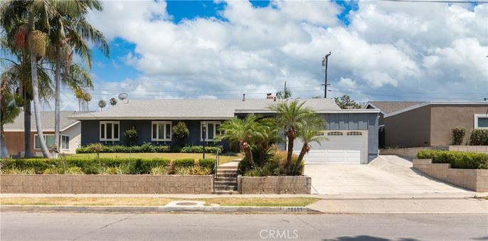 Attached, Exterior, Facade, Ranch