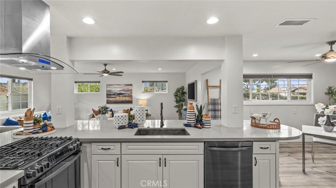 Dining room, Interior, Kitchen, Recessed Lighting, Stainless Steel Appliances