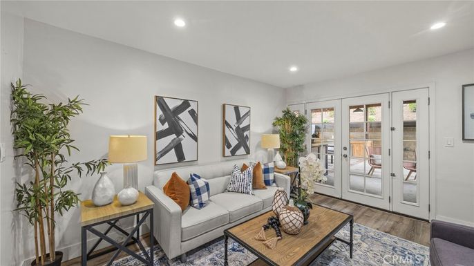 Interior, Living room, Recessed Lighting, Wood Texture Flooring
