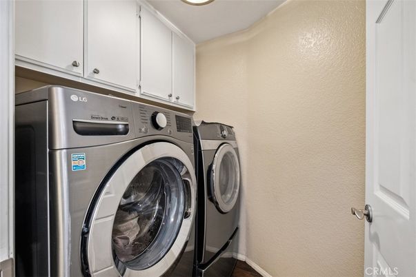 Interior, Washer, Wood Texture Flooring