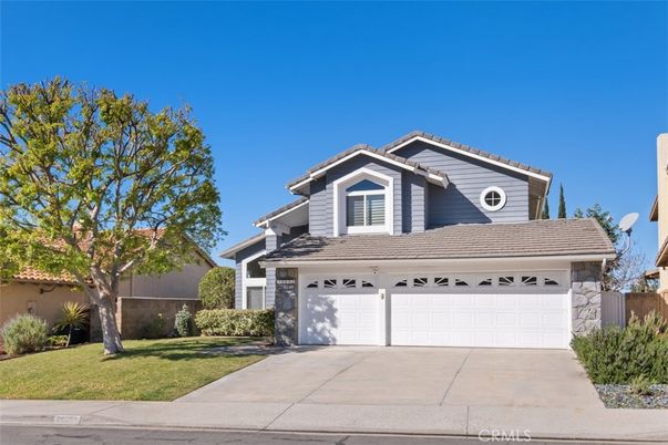Attached, Exterior, Facade, American Craftsman
