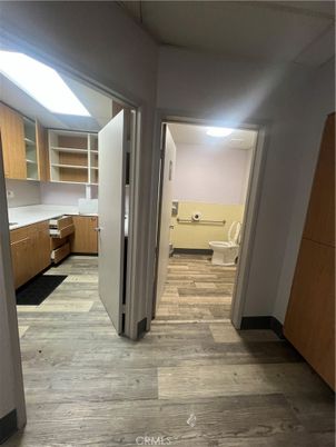 Bathroom, Interior, Kitchen, Stainless Steel Appliances, Wood Texture Flooring