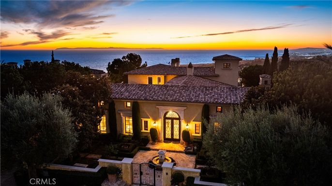 Exterior, Facade, Mediterranean