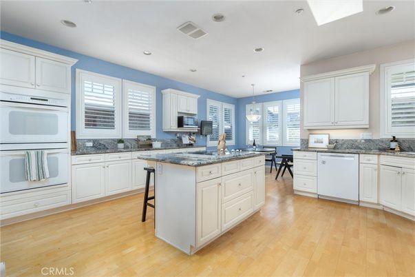 Dining room, Interior, Kitchen, Pendant Lights, Recessed Lighting, Wood Texture Flooring