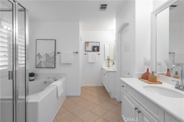 Bathroom, Dual Sink Vanities, Interior