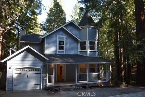 Attached, Exterior, Facade, Queen Anne Victorian