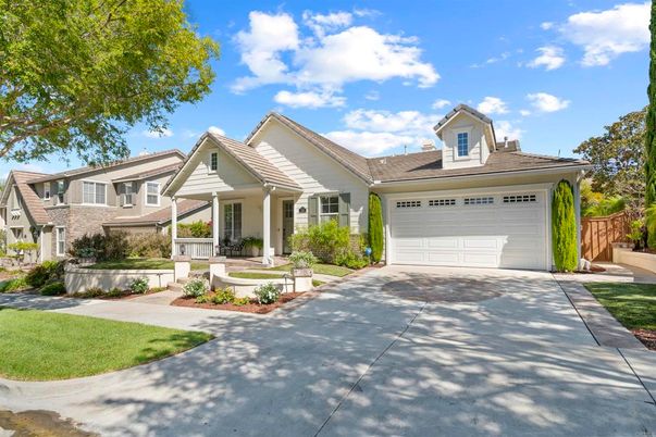 Attached, Exterior, Facade, Ranch