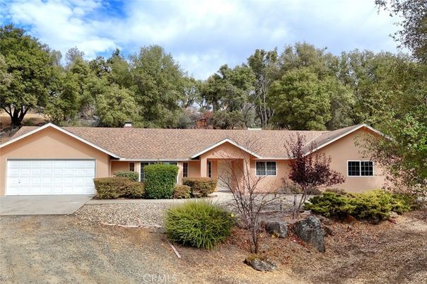 Attached, Exterior, Facade, Ranch