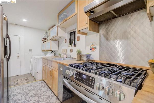Interior, Kitchen, Recessed Lighting, Washer, Wood Texture Flooring