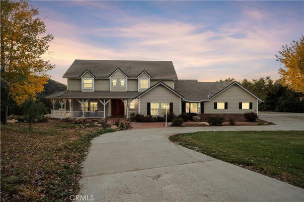 Backyard, Exterior, Facade, Farmhouse