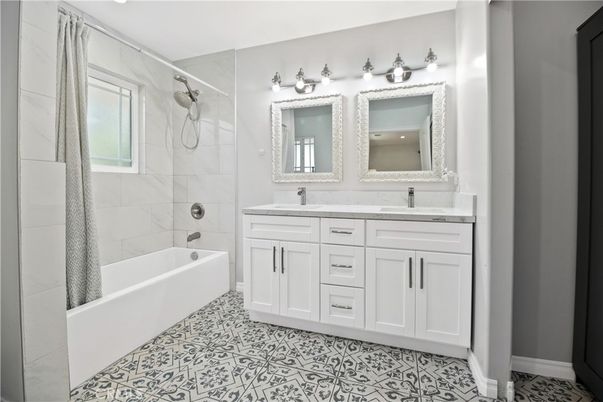Bathroom, Dual Sink Vanities, Interior