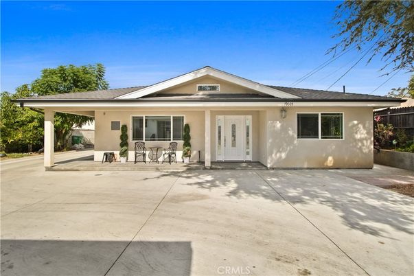 Exterior, Facade, Ranch