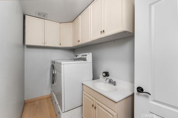 Interior, Washer, Wood Texture Flooring