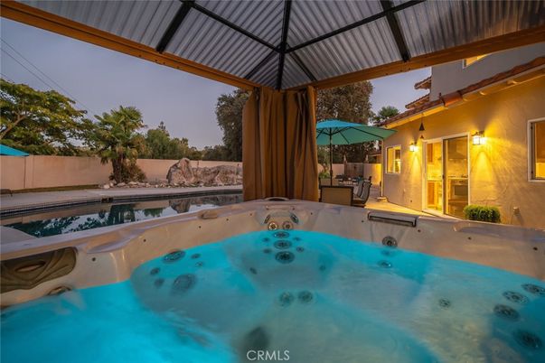 Exterior, Hot Tub, Pool