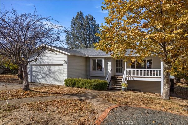 Attached, Exterior, Facade, Ranch