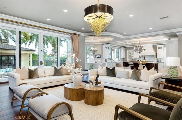 Chandelier, Dining room, Interior, Kitchen, Living room, Recessed Lighting, Wood Texture Flooring