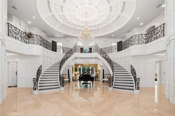 Chandelier, Interior, Piano, Recessed Lighting