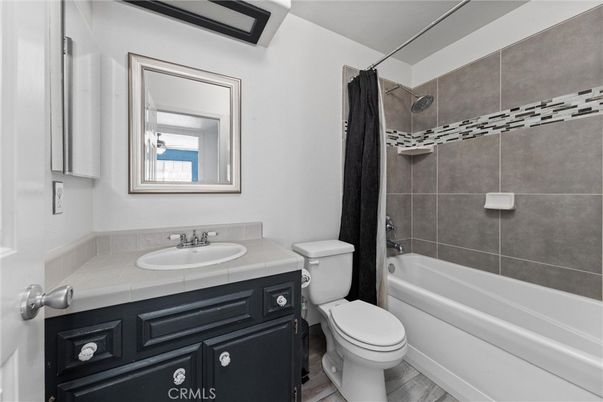 Bathroom, Interior, Tile Countertops