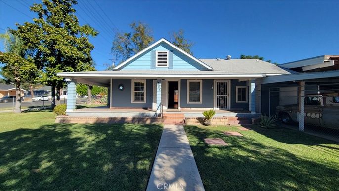 Backyard, Exterior, Facade, Ranch