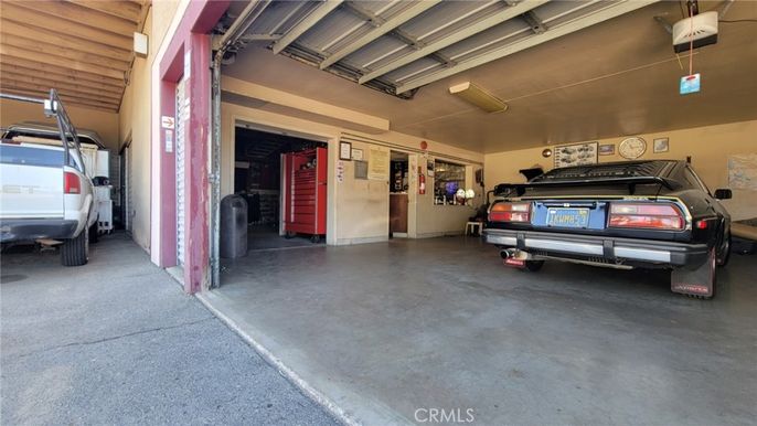 Garage, Interior
