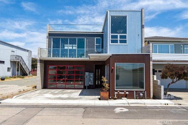 Attached, Exterior, Facade, Modern
