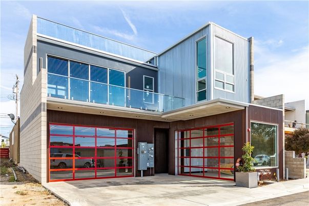 Attached, Exterior, Facade, Modern