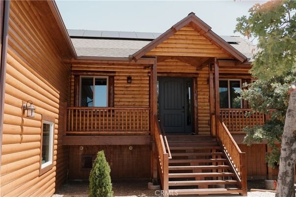 Exterior, Facade, Log Home