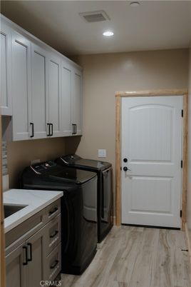 Interior, Recessed Lighting, Washer, Wood Texture Flooring