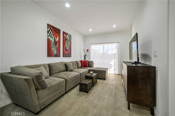 Interior, Living room, Recessed Lighting, Wood Texture Flooring