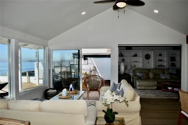 Interior, Living room, Recessed Lighting, Water, Wood Texture Flooring