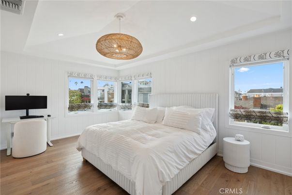 Bedroom, Interior, Pendant Lights, Recessed Lighting, Wood Texture Flooring