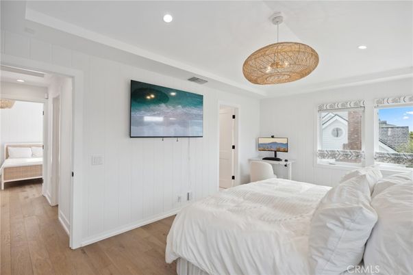 Bedroom, Interior, Pendant Lights, Recessed Lighting, Wood Texture Flooring