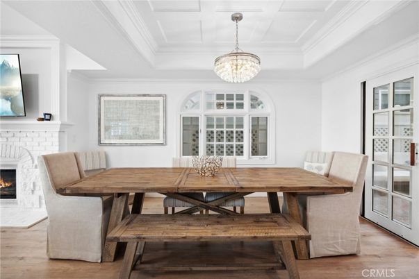 Chandelier, Dining room, Fireplace, Interior, Wood Texture Flooring