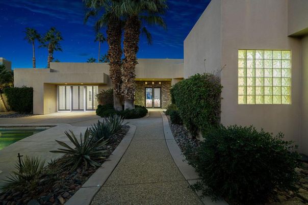Backyard, Exterior, Facade, Modern