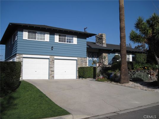 Attached, Exterior, Facade, Split Level