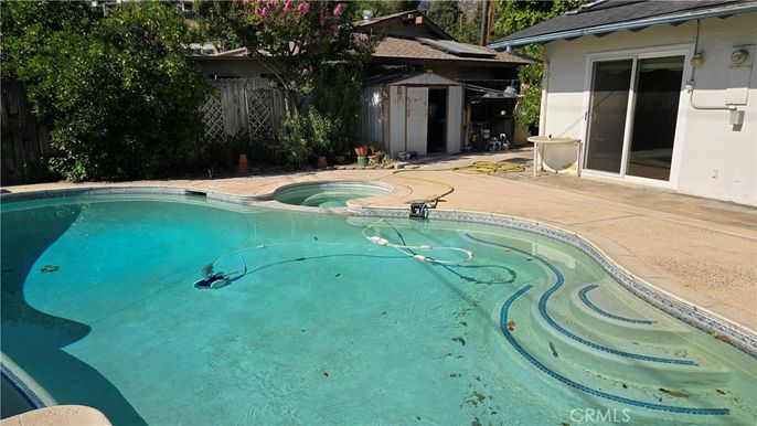 Exterior, Pool