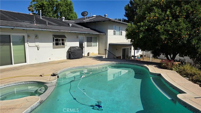 Exterior, Pool