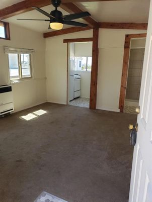 Empty room, Interior, Wooden Beams