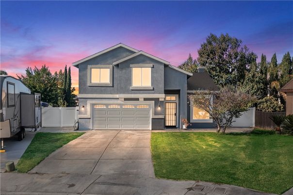 Attached, Exterior, Facade, American Craftsman