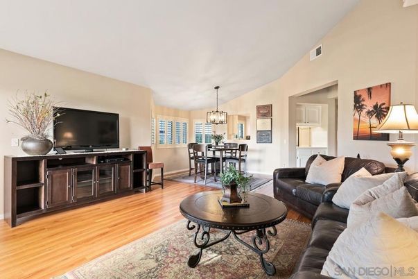 Chandelier, Dining room, Interior, Living room, Pendant Lights, Wood Texture Flooring