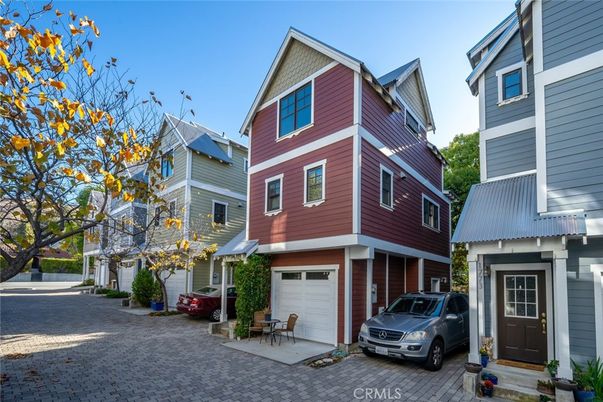 Attached, Exterior, Facade, Brick Facade, Rowhouse