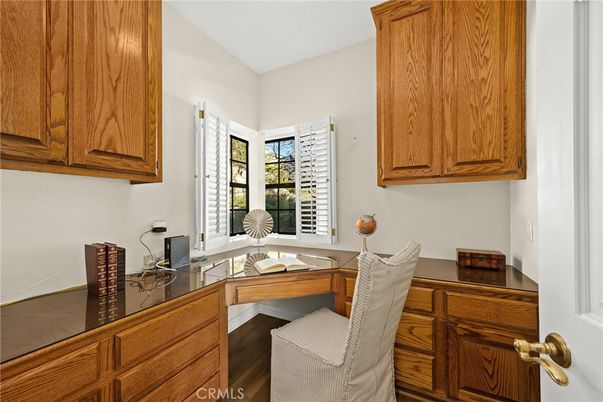 Home Office, Interior
